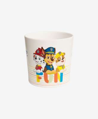 Porcelánový hrnek Tlapková patrola - SKU/PLU: 620733 Porcelánový hrnek Tlapková patrola je ideální pro děti, které milují dobrodružství a chtějí mít své oblíbené postavičky u sebe i během snídaně. Je vyroben z vysoce kvalitních materiálů, odolný a snadno se udržuje v čistotě.